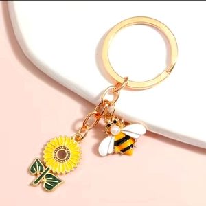 NWT Sunflower 🌻 & Bee 🐝 bag charm / keychain